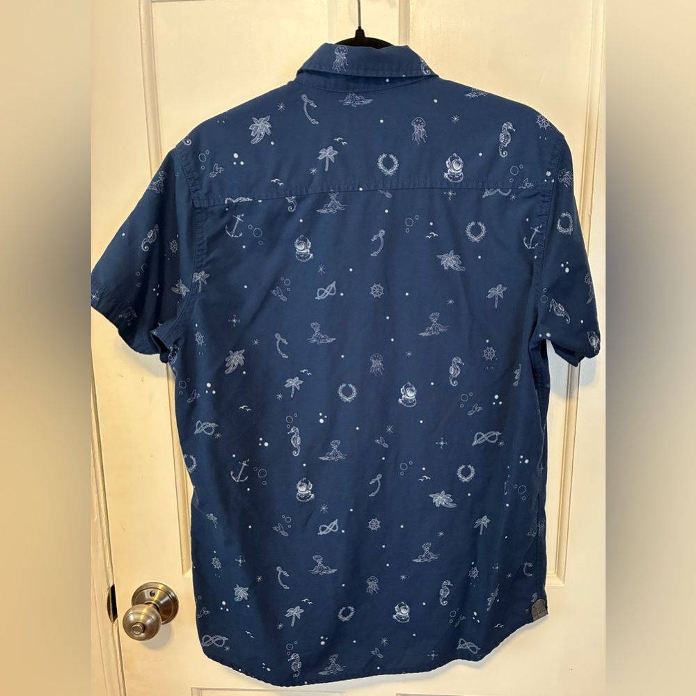 Free Planet Men's Navy Blue Short-Sleeve Button-Down Shirt - Picture 2 of 4